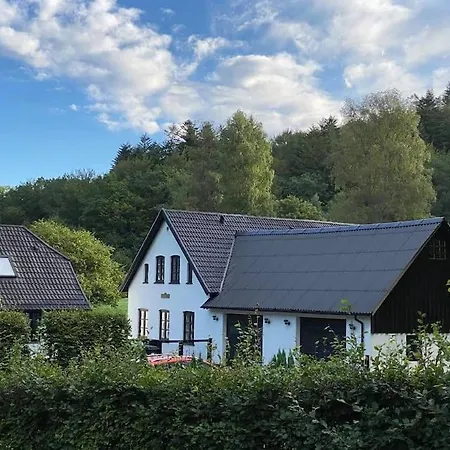 Naturskon Landidyl Pa Ibaekgaarden - I Egen Bolig *