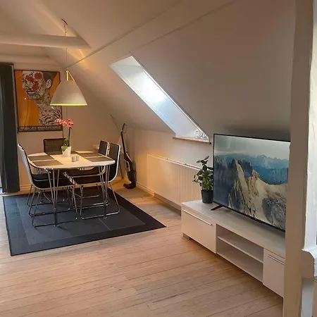 Naturskon Landidyl Pa Ibaekgaarden - I Egen Bolig *