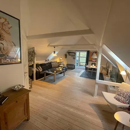 Naturskon Landidyl Pa Ibaekgaarden - I Egen Bolig