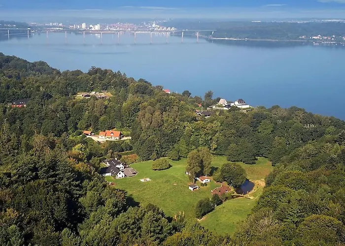 Lejlighed Naturskøn Landidyl På Ibækgaarden - I Egen Bolig