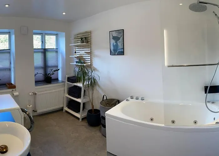 Naturskon Landidyl Pa Ibaekgaarden - I Egen Bolig Vejle