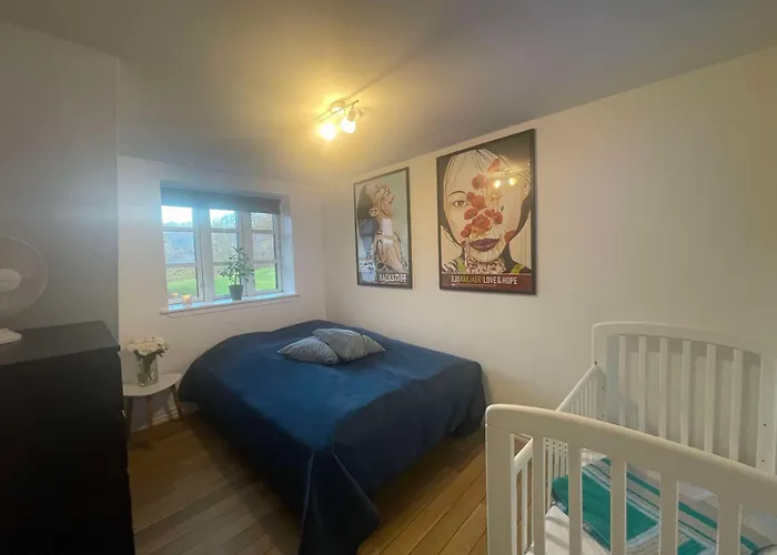 Naturskøn Landidyl På Ibækgaarden - I Egen Bolig