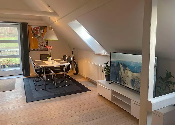 Naturskon Landidyl Pa Ibaekgaarden - I Egen Bolig *