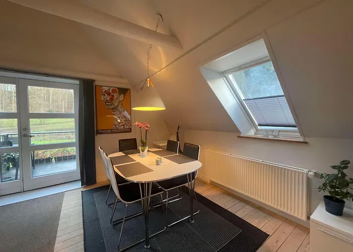 Naturskøn Landidyl På Ibækgaarden - I Egen Bolig