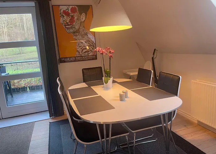 Naturskøn Landidyl På Ibækgaarden - I Egen Bolig *